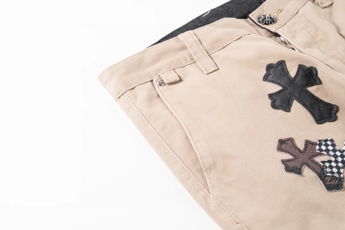 P260 (popular collection) Top version of Chrome Hearts jeans with leather jeans. It is well known that chromehearts jeans will use vintage Levis jeans as the base for creation. They usually add their own unique silver buckles and silver ornaments, plus leather embellishments. This is the reason why the value of these vintage jeans doubles, because the base is vintage jeans, and the jeans themselves have been very soft and comfortable after years of baptism. This can be distinguished from ordinary jeans. Regarding the size, you should also refer to the pants data. Style number: 1605# Color: Khaki leather Size: 28 30 32 34 36 28 Waist 86 Hips 100 Pants length 102 30 Waist 90 Hips 104 Pants length 104 32 Waist 94 Hips 108 Pants length 106 34 Waist 98 Hips 112 Pants length 110